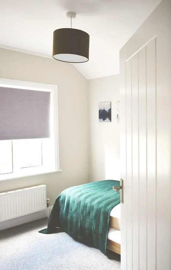 Charming Three Bed Home Near City Centre And Hospital Southampton 0*,  United Kingdom