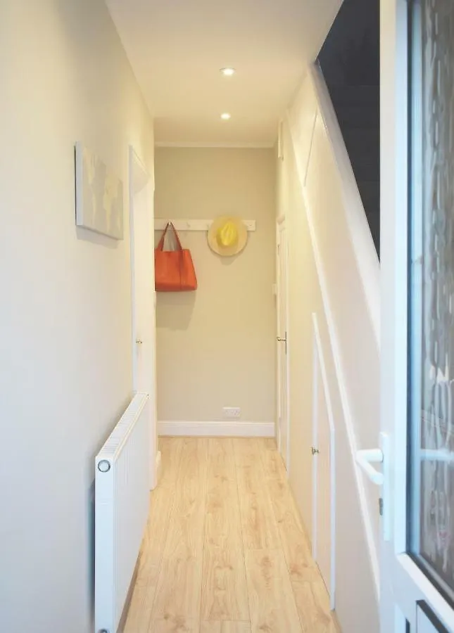 Charming Three Bed Home Near City Centre And Hospital Southampton 0*,  United Kingdom