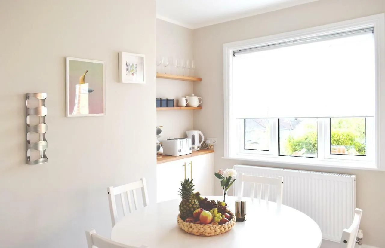Charming Three Bed Home Near City Centre And Hospital Southampton 0*,