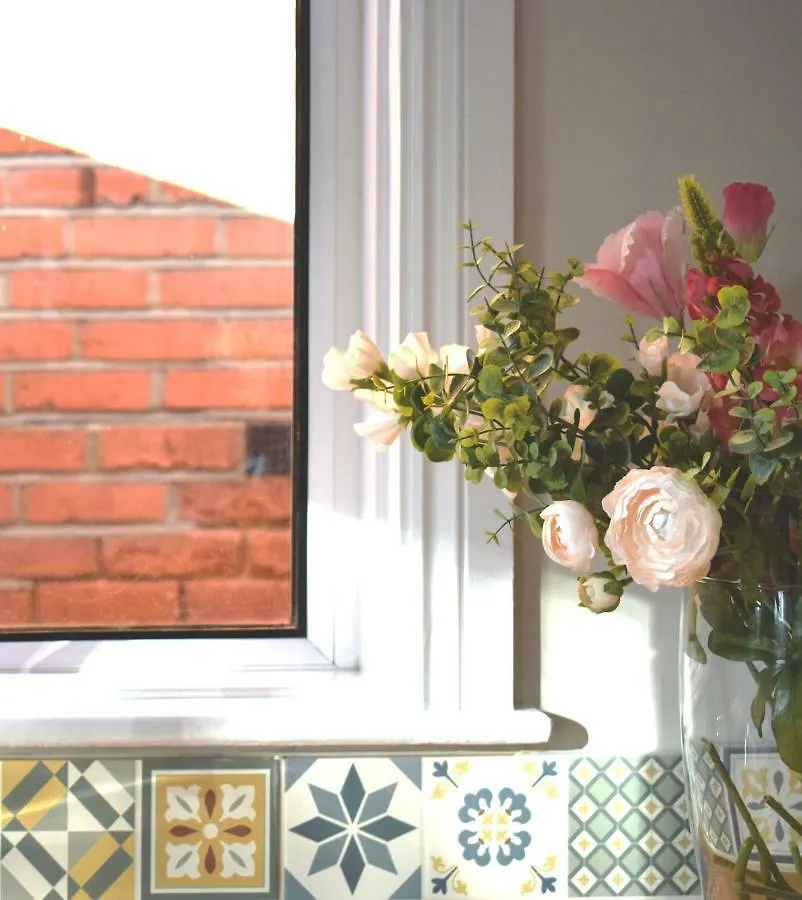 Charming Three Bed Home Near City Centre And Hospital Southampton 0*,  United Kingdom