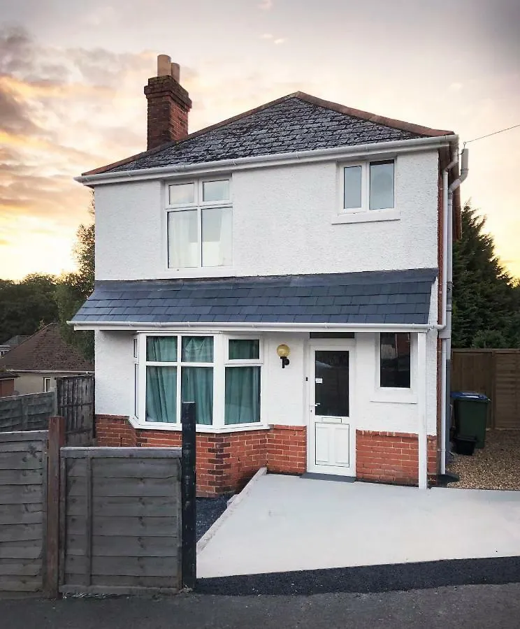 Charming Three Bed Home Near City Centre And Hospital Southampton Holiday home