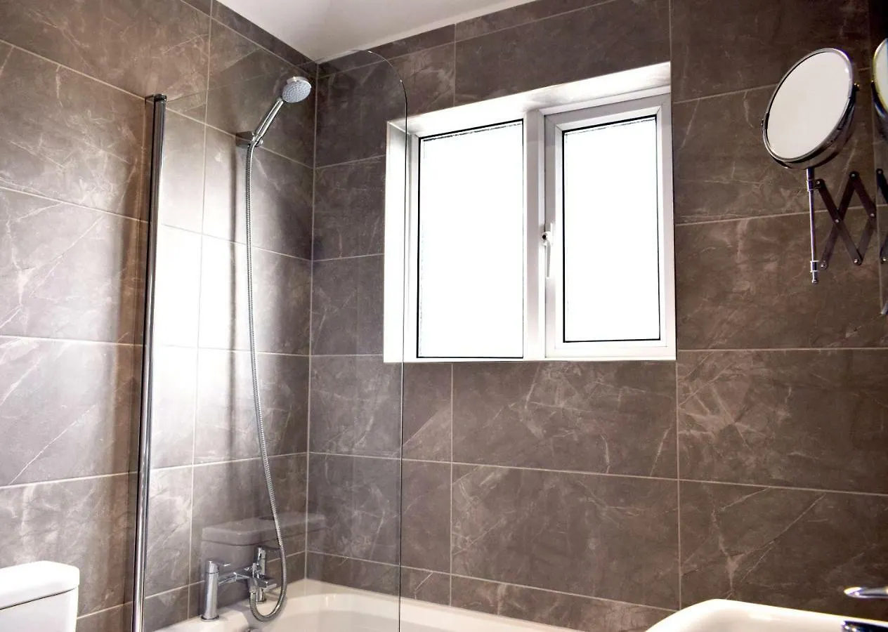 Charming Three Bed Home Near City Centre And Hospital Southampton United Kingdom