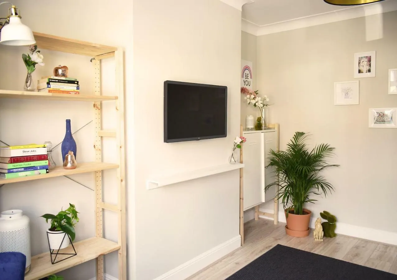 Charming Three Bed Home Near City Centre And Hospital Southampton United Kingdom